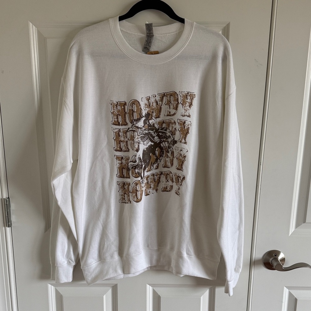 NWOT Gildan Heavy Blend White 'Howdy' Western Graphic Sweatshirt Size Large